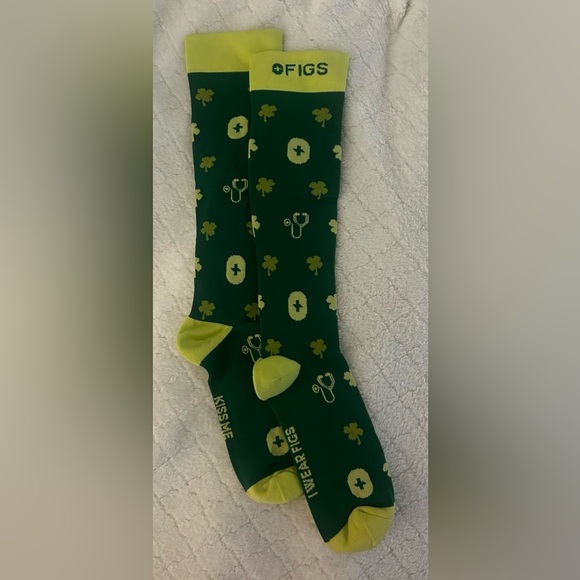 Figs Compression Green St Patrick’s Day Socks Size Large NWOT - Picture 3 of 5
